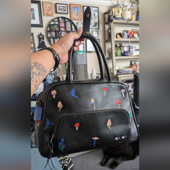 Min & Mon Marino Large Crossbody Black Leather Bag - Woodlands Embroidery - Picture 6 of 7